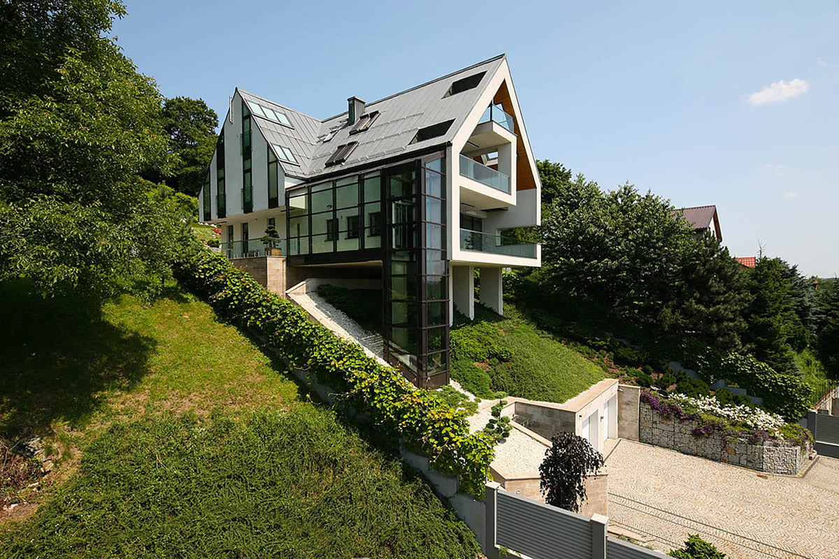 main challenges of constructing your dream house on a slope
